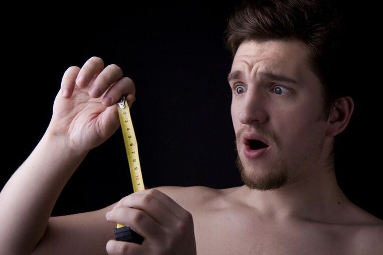 the man measured the cock before increasing the fanfare